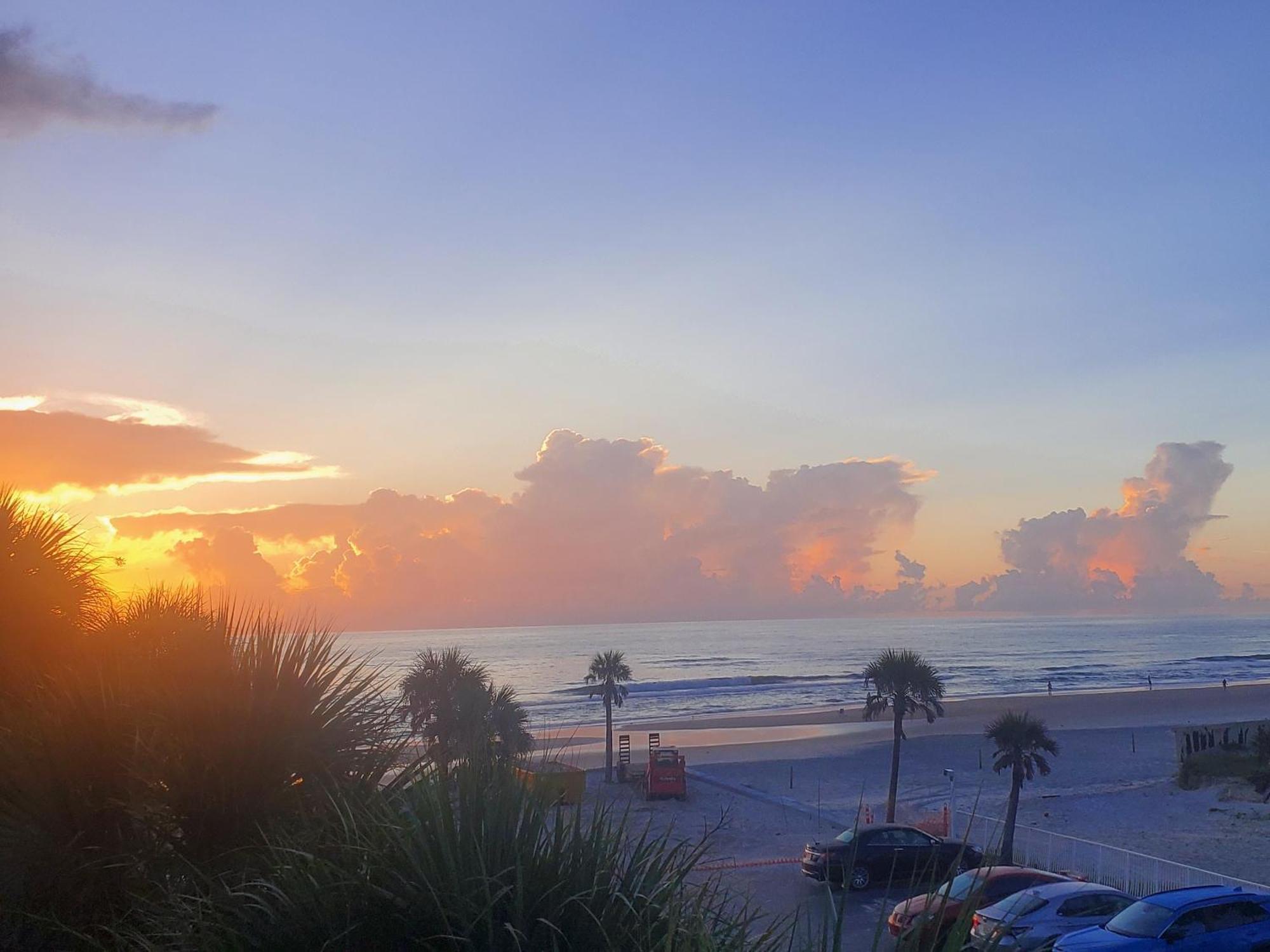 Beachside Bliss Ocean Views & Endless Fun Daytona Beach! Экстерьер фото